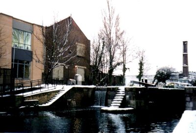 London, Islington in snow, lock on the canal